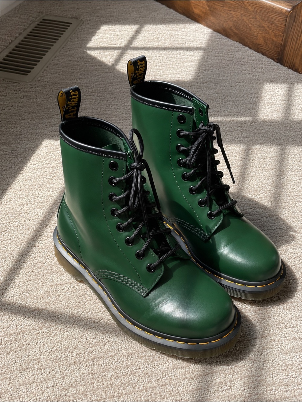 Dr. Martens Green 1460 Smooth Leather Lace Up Boots - Picture 1 of 4